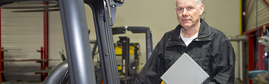 Maintenance engineer with manual